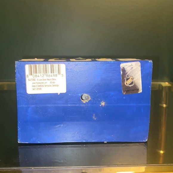 ST LOUIS BLUES “LOUIE” MASCOT STATUE - Picture 5 of 7